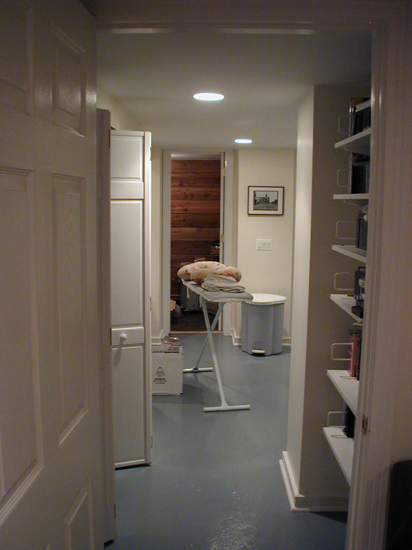 05_basement_04_hallway