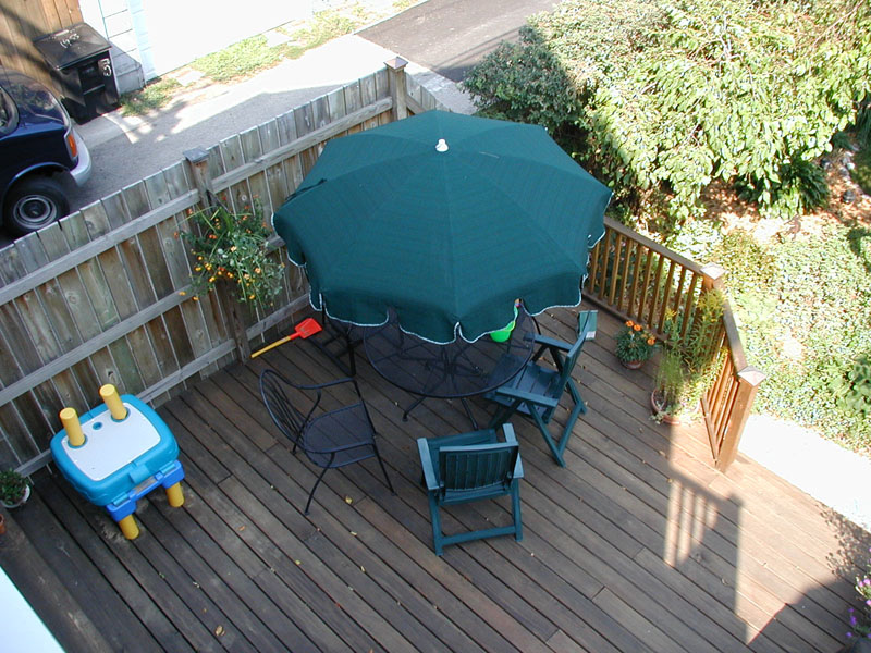 08_master_bed_balcony_02